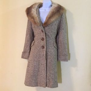 Astonishing Vintage Tweet Coat with Fox Fur Collar